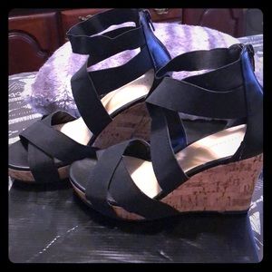 Attention (Wheeler) Black wedge